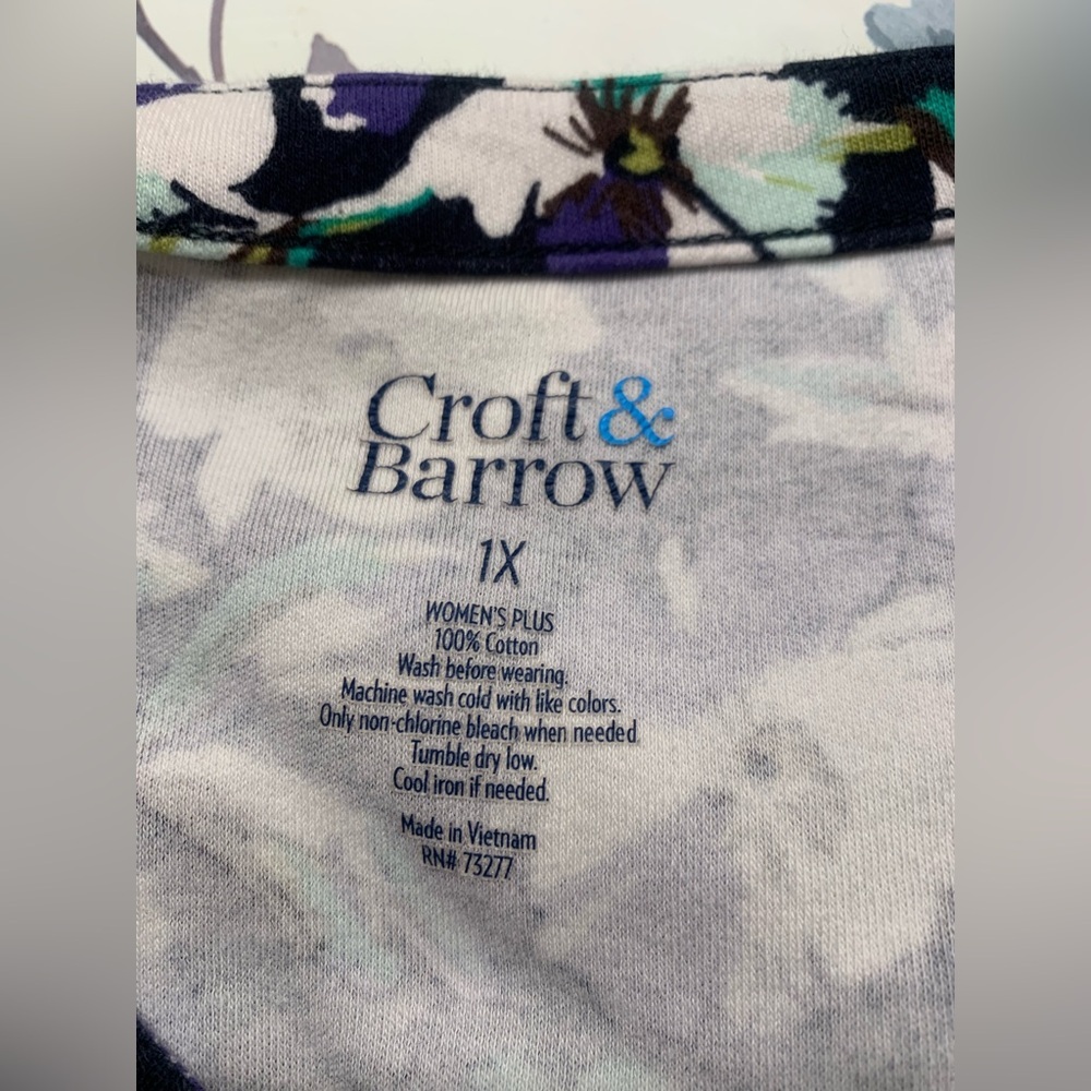 Croft & Barrow Green and Pink 3/4 Sleeve Boxy Blouse - Picture 4 of 4